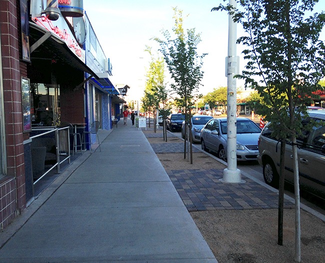 streetscape-albuquerque-rapid-transit-art New streetscape along Central Avenue at Nob Hill.